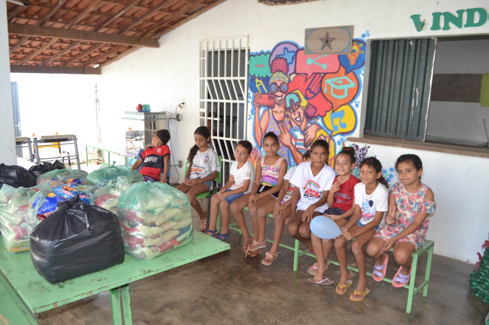 Alimentos arrecadados na Festa, Evoney Fernandes, “Pai da Seresta” são doados para Casa Aliança em Picos