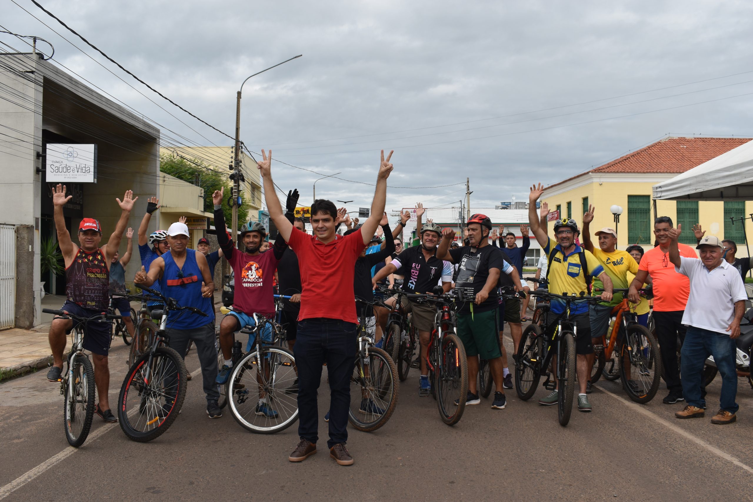 Secretaria de Esportes e Lazer realiza passeio ciclístico em alusão ao Dia do Trabalhador