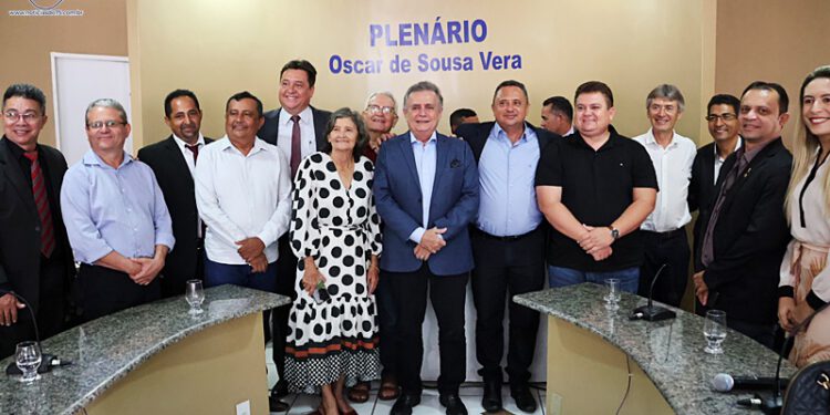 Deputados Flávio Nogueira e Nerinho recebem título de cidadania itainopolense