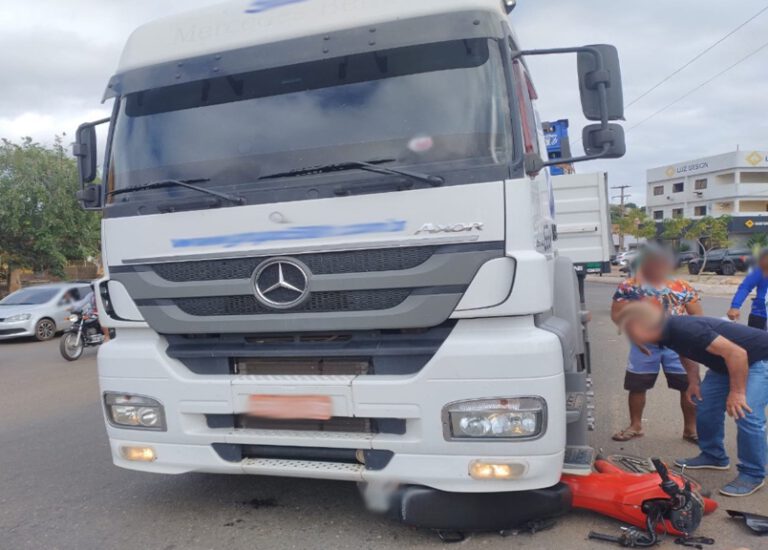 Colisão entre caminhão e motocicleta deixa duas pessoas feridas em Picos