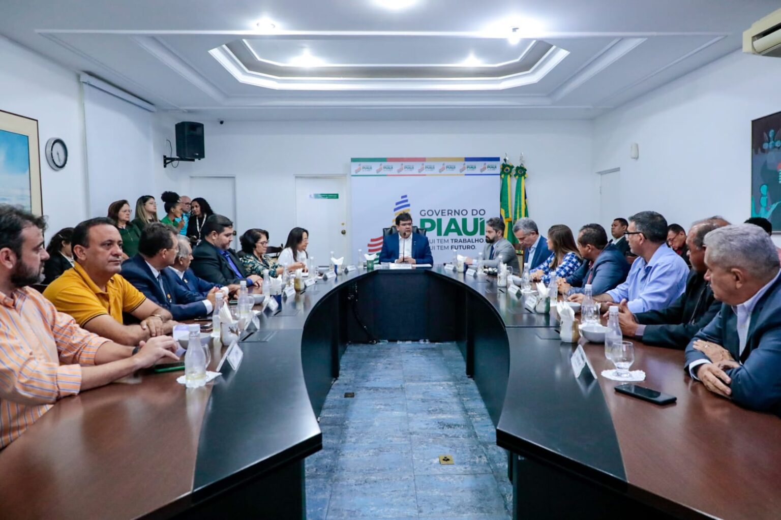 Rafael Fonteles reúne lideranças de Picos para definir ações prioritárias