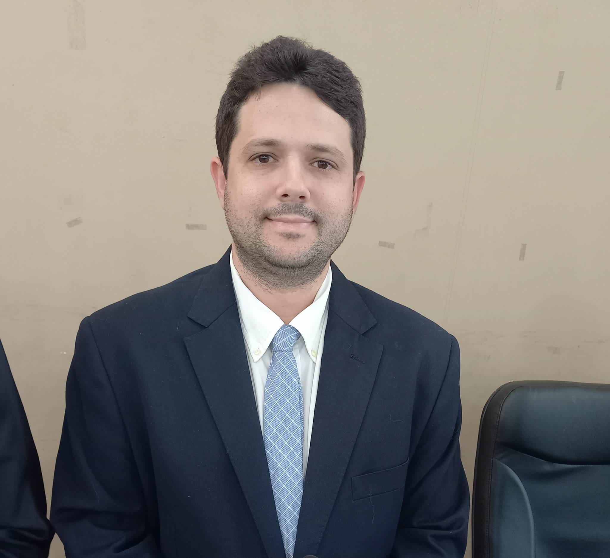 Dr. Eriberto solicita reforma de praça no Pantanal e ambulância pro AMCROPIRCO