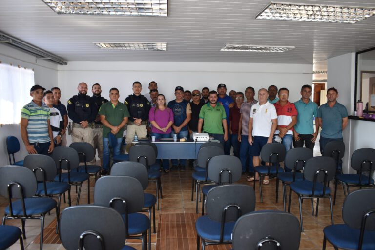 Secretaria de Educação promove palestra sobre transporte para motoristas de ônibus escolares