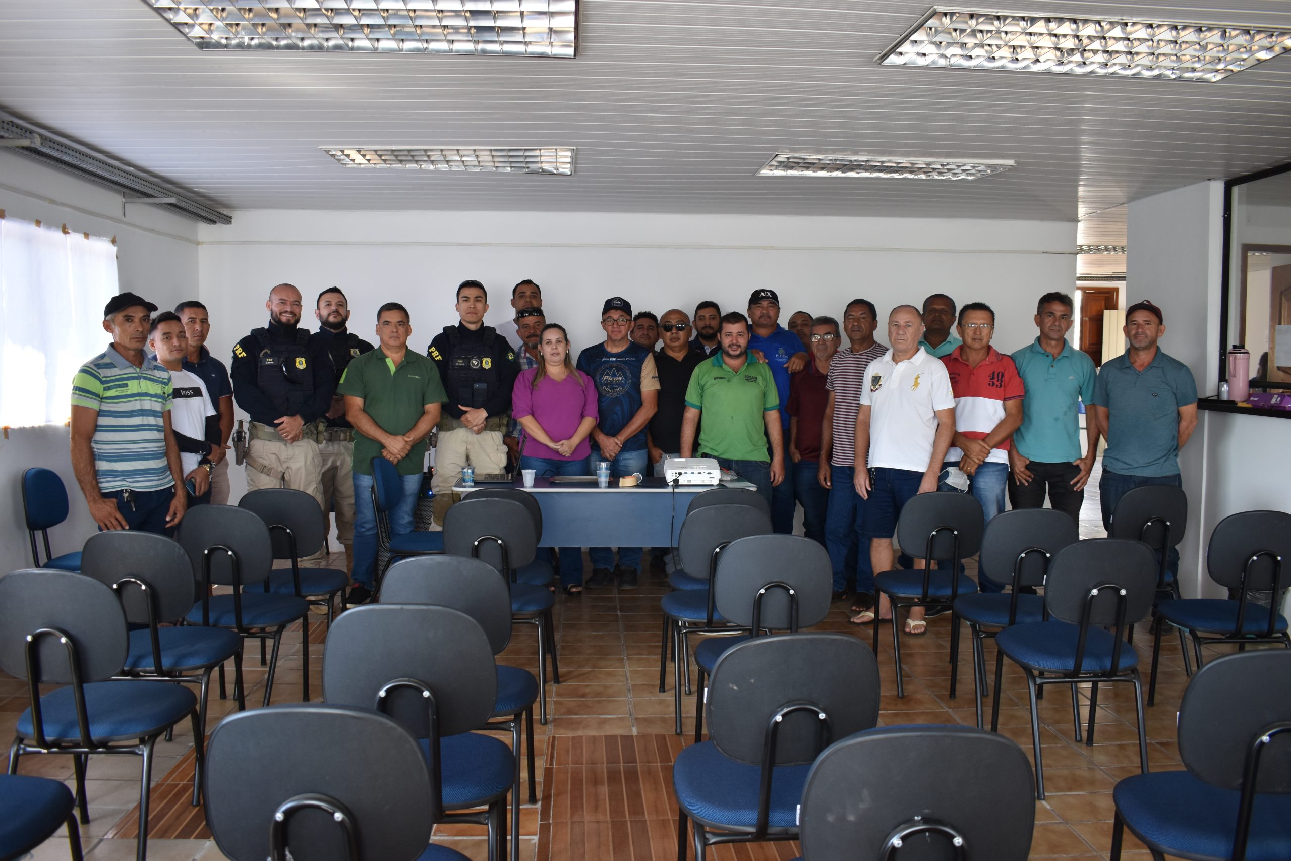 Secretaria de Educação promove palestra sobre transporte para motoristas de ônibus escolares