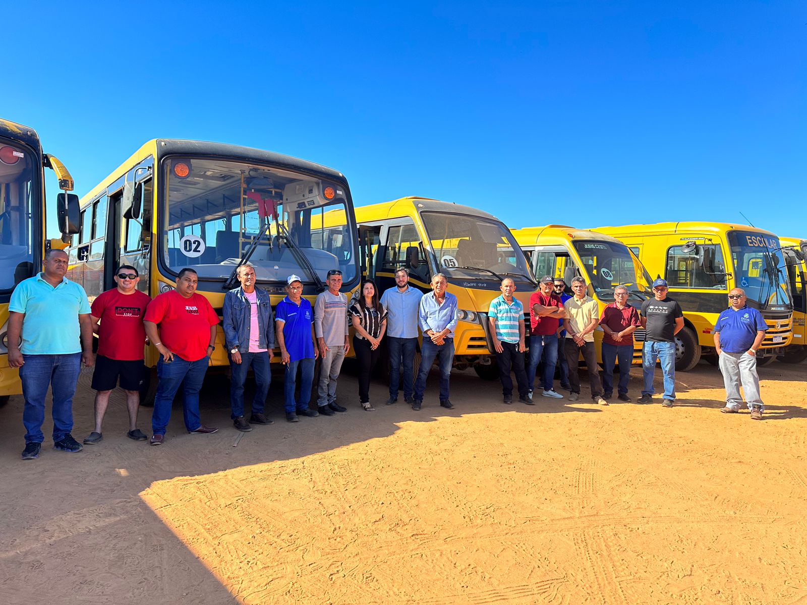 Frota de veículos do transporte escolar da Rede Municipal de Educação de Picos passa por vistoria técnica