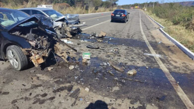 Três pessoas ficam feridas em colisão na rodovia BR-135 em Cristino Castro