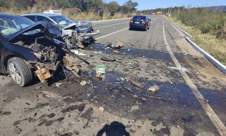 Três pessoas ficam feridas em colisão na rodovia BR-135 em Cristino Castro