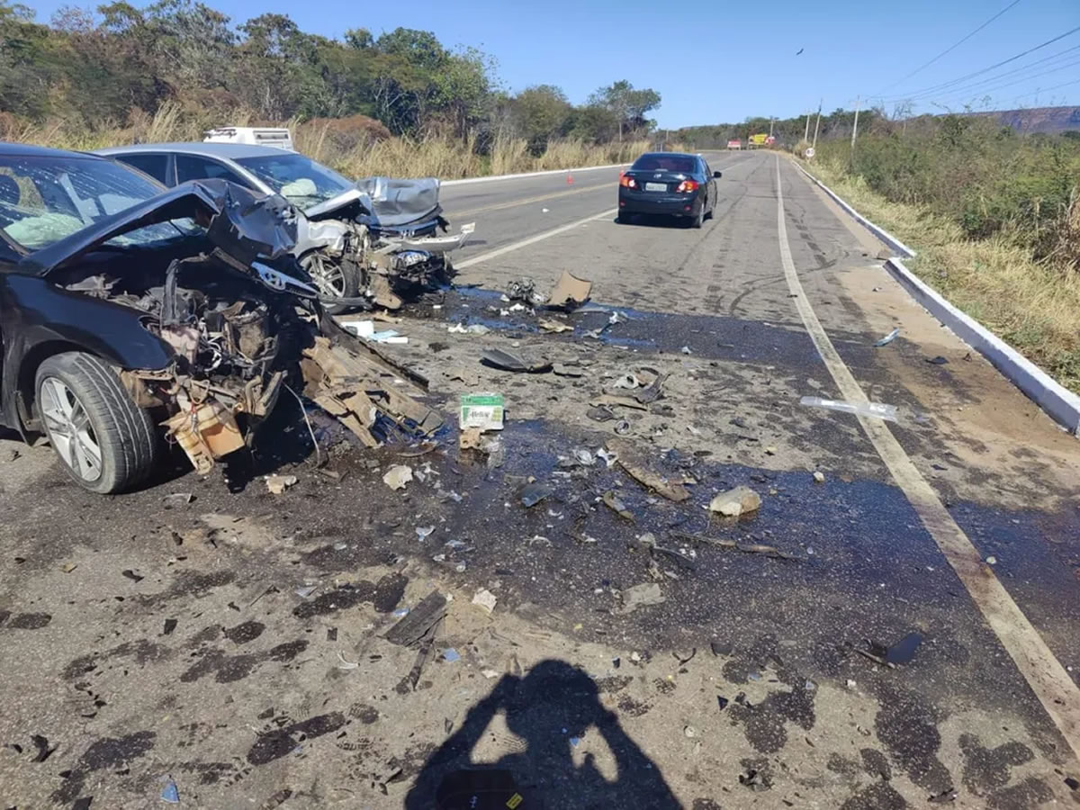 Acidente na BR-135 deixa três homens feridos em Cristino Castro