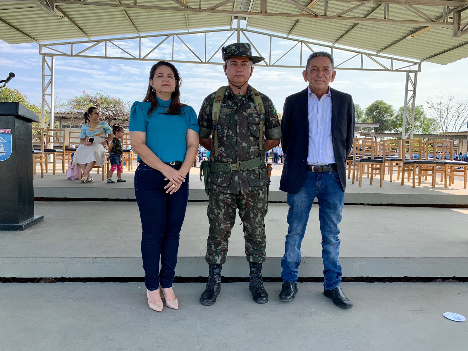 Prefeito Gil Marques de Medeiros participa de solenidade em alusão ao dia do soldado