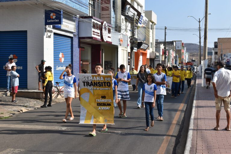 Secretaria de Trânsito de Picos realiza caminhada de conscientização em alusão à Semana Nacional do Trânsito