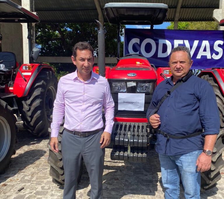 Prefeitura de Itainópolis recebe trator para apoiar e fortalecer a agricultura familiar no município