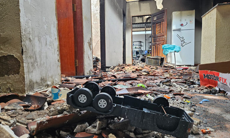 Fogo destrui residência no baixxo Pedrinhas em Picos - Foto: Valéria Noronha - Cidade Verde