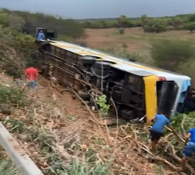 Acidente Grave com ônibus na PI-245 deixa uma pessoa morta e vários feridos