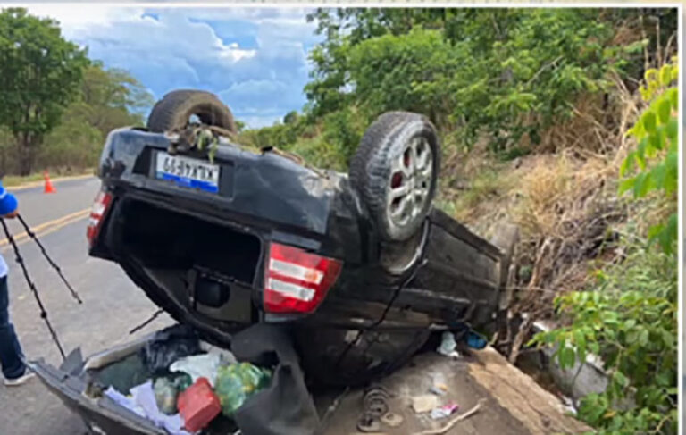 Capotamento na BR-316 deixa uma pessoa ferida em Picos