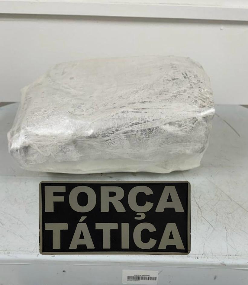 Operação da PM apreende grande quantidade de drogas e prende casal em Pimenteiras