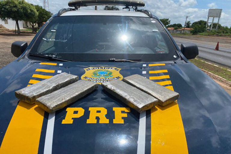 PRF apreende 3,3 kg de maconha na BR 316 em Picos e prende cinco pessoas por suspeita de tráfico