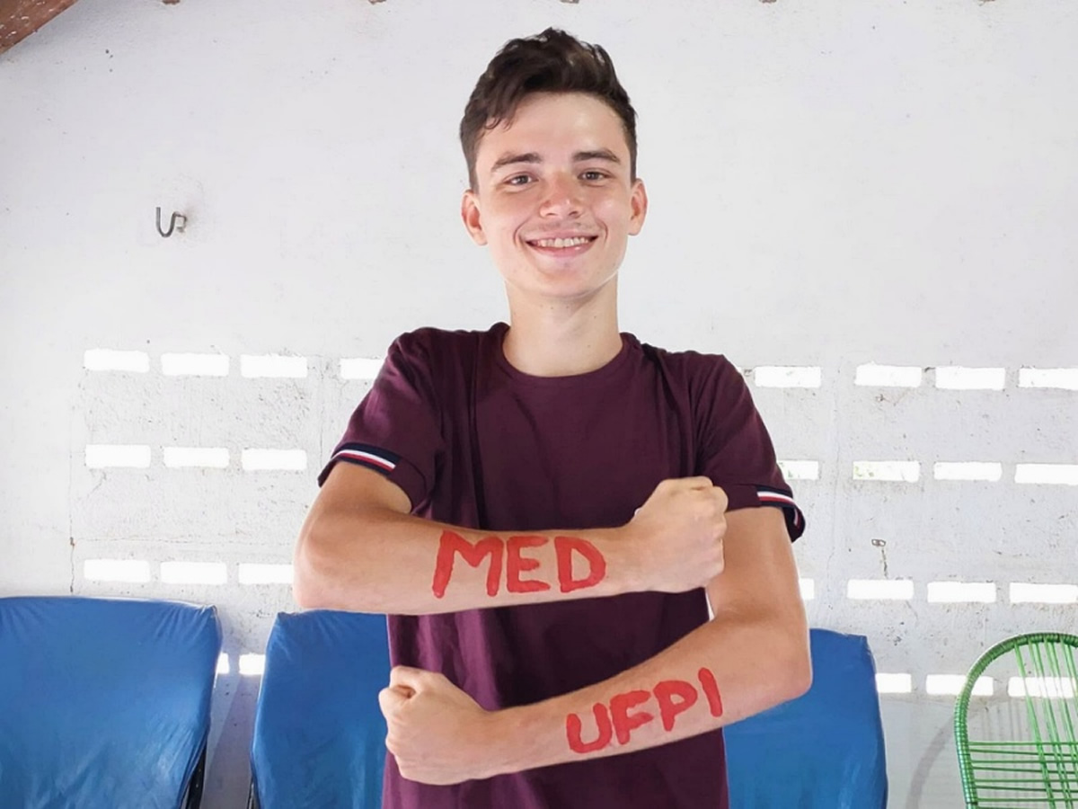 De padeiro a estudante de Medicina na UFPI; a vitória de Carlos Eduardo Ramos Silva