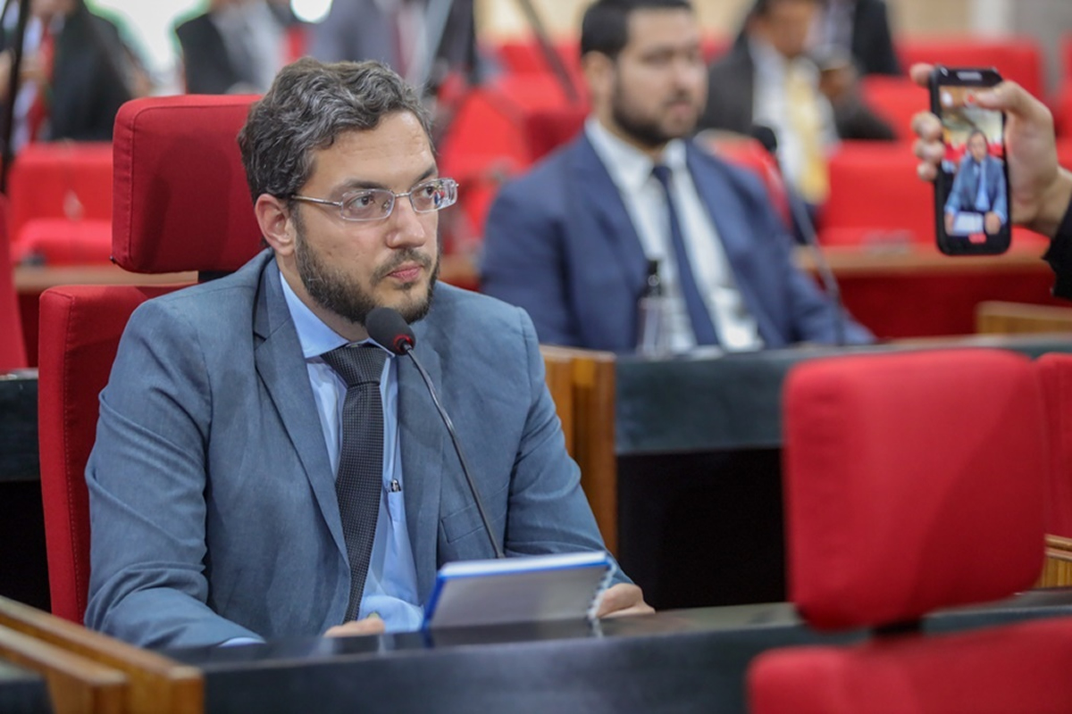 Projeto de lei do deputado Aldo Gil que prioriza matrícula de órfãos em escolas públicas em tempo integral é sancionado pelo governador