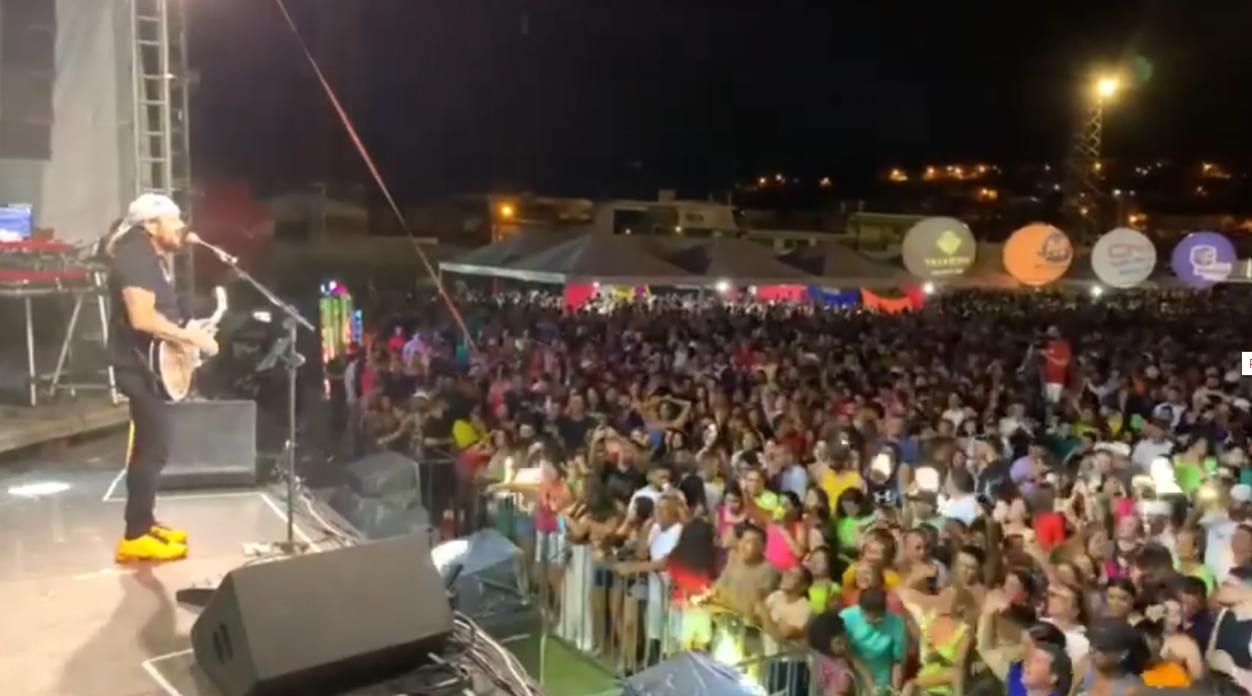 Prévia de carnaval em Picos com show de Bell Marques atrai multidão