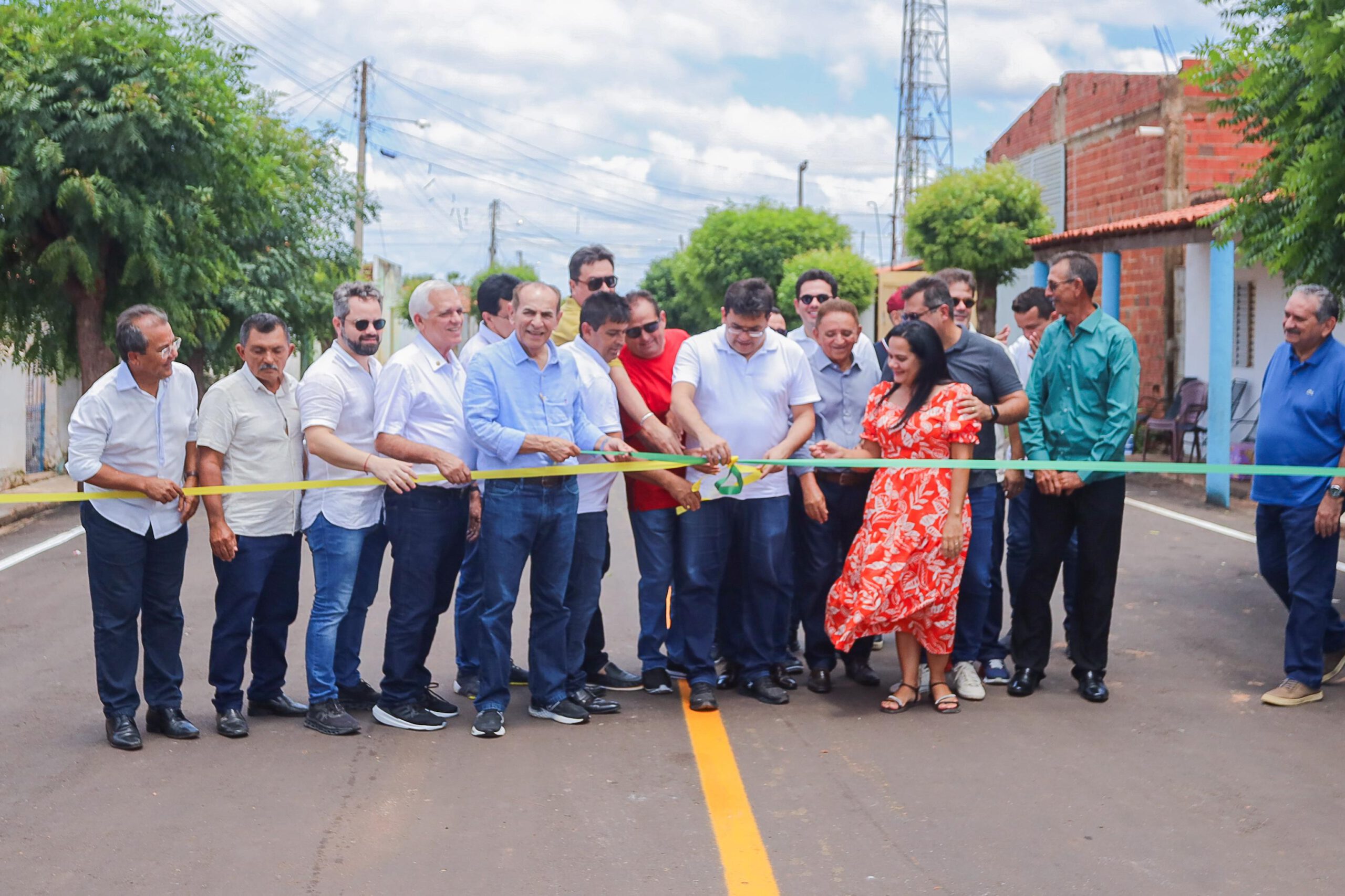 Governador entrega obras de mobilidade, equipamentos para escola e anuncia novas obras em Aroeiras do Itaim