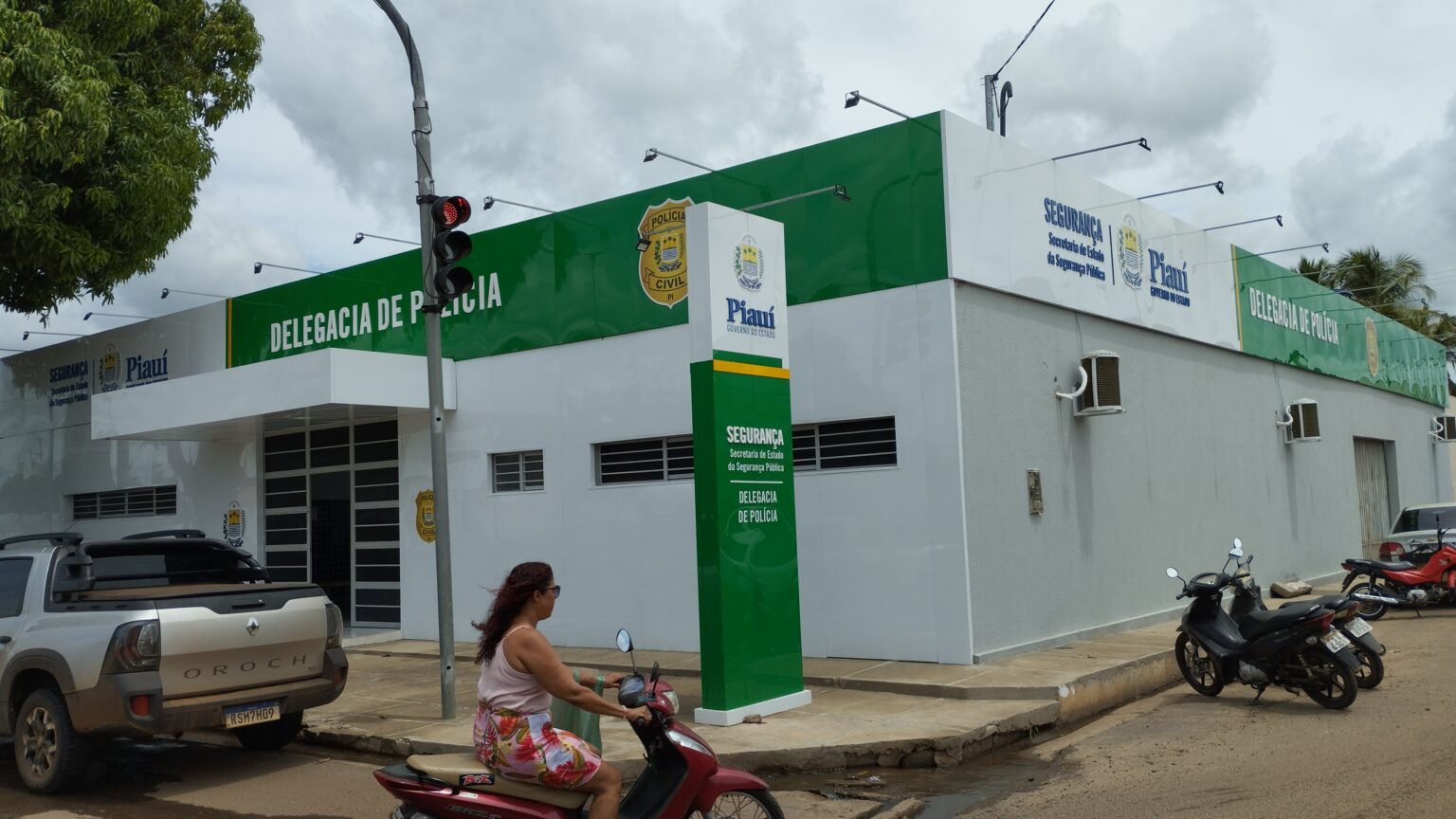 Escrivão da Polícia Civil do Piauí é suspenso por usar viatura para frequentar o ‘Cabaré da Elizabete’