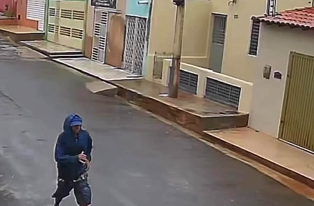 Suspeito em fuga após delito contra idosa - Foto: DIvulgação