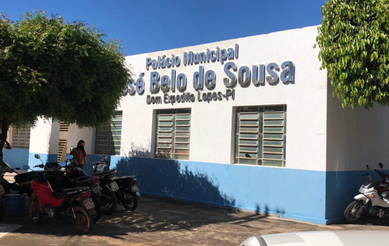 Dom Expedito Lopes: Prefeito reassume mandato, baixa decreto exonerando servidores e serviços são paralisados