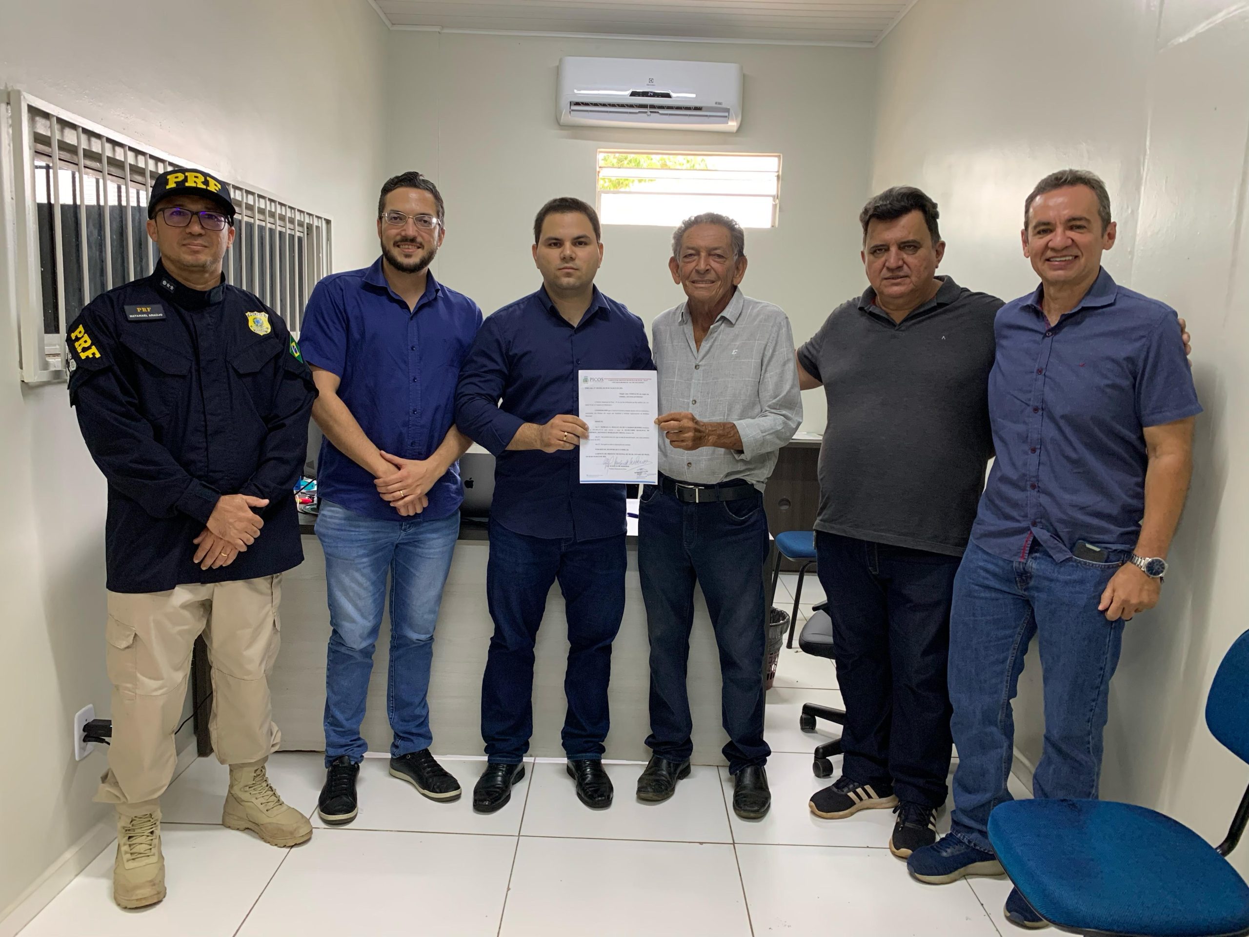 Prefeito Gil Paraibano empossa novo secretário de Trânsito