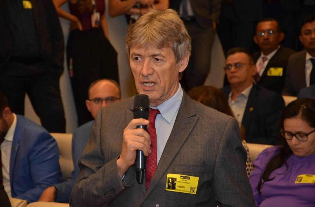 Prefeito de Dom Expedito Lopes decreta exoneração de secretários e servidores após reassumir cargo