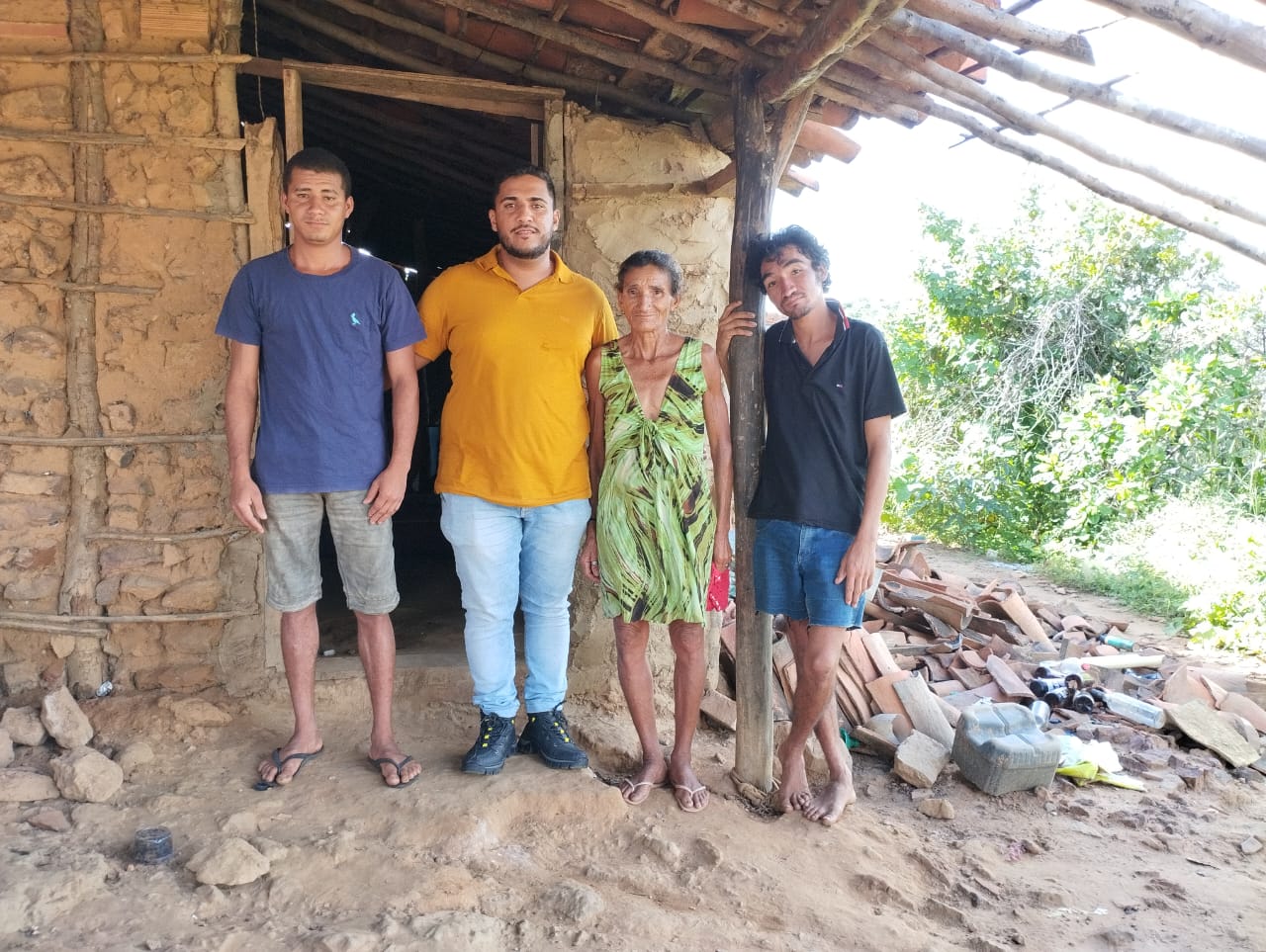 Prefeitura de Picos anuncia início da construção de nova casa para agricultora do povoado Coroatá