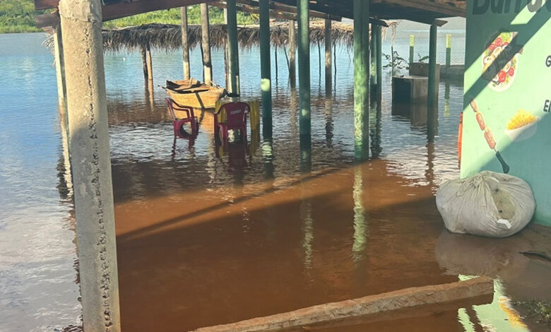 Barraca invadida pela água na barragem de Bocaina - FOto: Redes SOciais