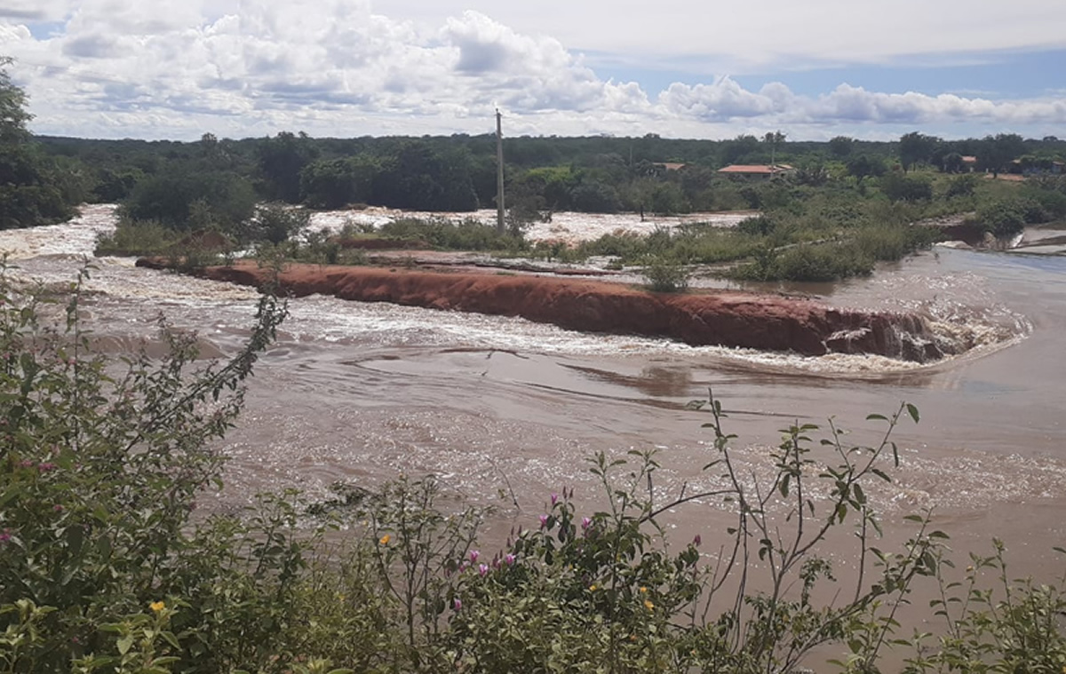 Rompimento de barragem em Massapê do Piauí provoca alerta e isola comunidades