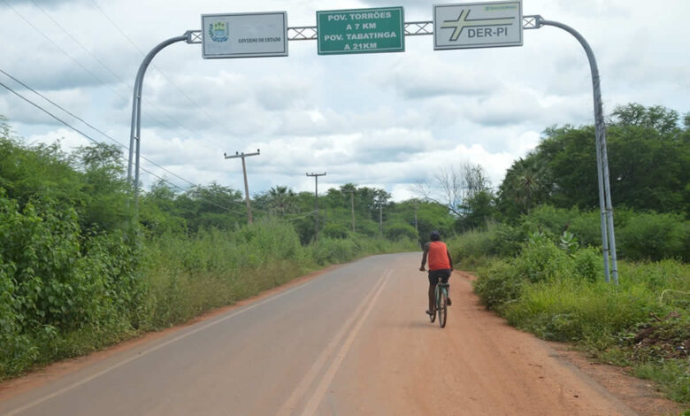 Estrada que dá acesso ao povoado Torrões e Futuro