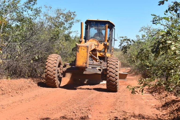 Picos: Secretaria de Obras realiza recuperação de estradas vicinais na zona rural