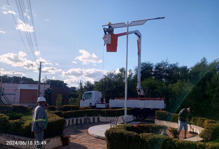 Prefeitura de Picos renova iluminação da Praça José Florêncio Fontes no bairro Junco