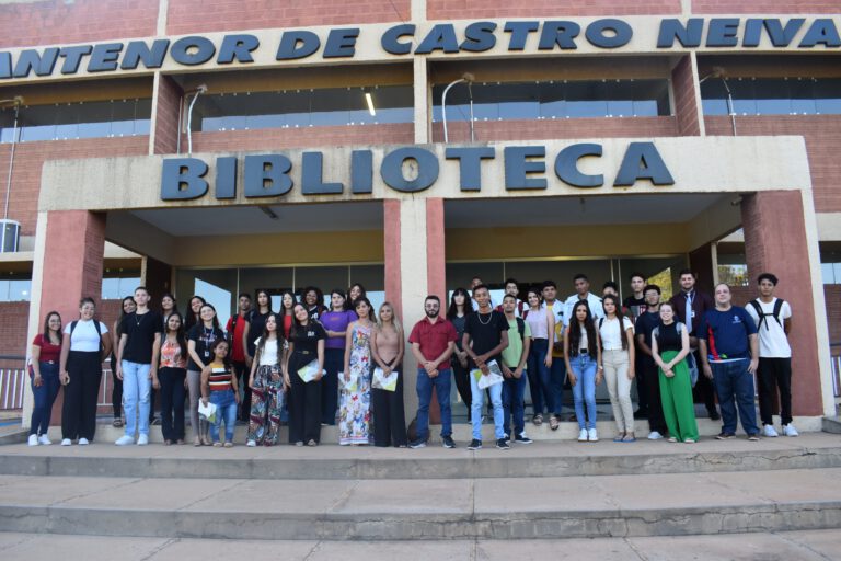 Coordenadoria de Juventude promove visita dos alunos do Cursinho José Bispo à Faculdade R.Sá