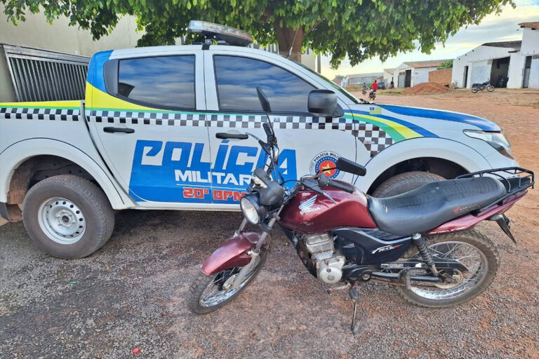 Polícia Militar apreende motocicleta e condutor por direção perigosa em Marcolândia