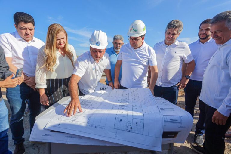 Governador entrega reforma de escola e visita obras de ampliação da Uespi de Picos