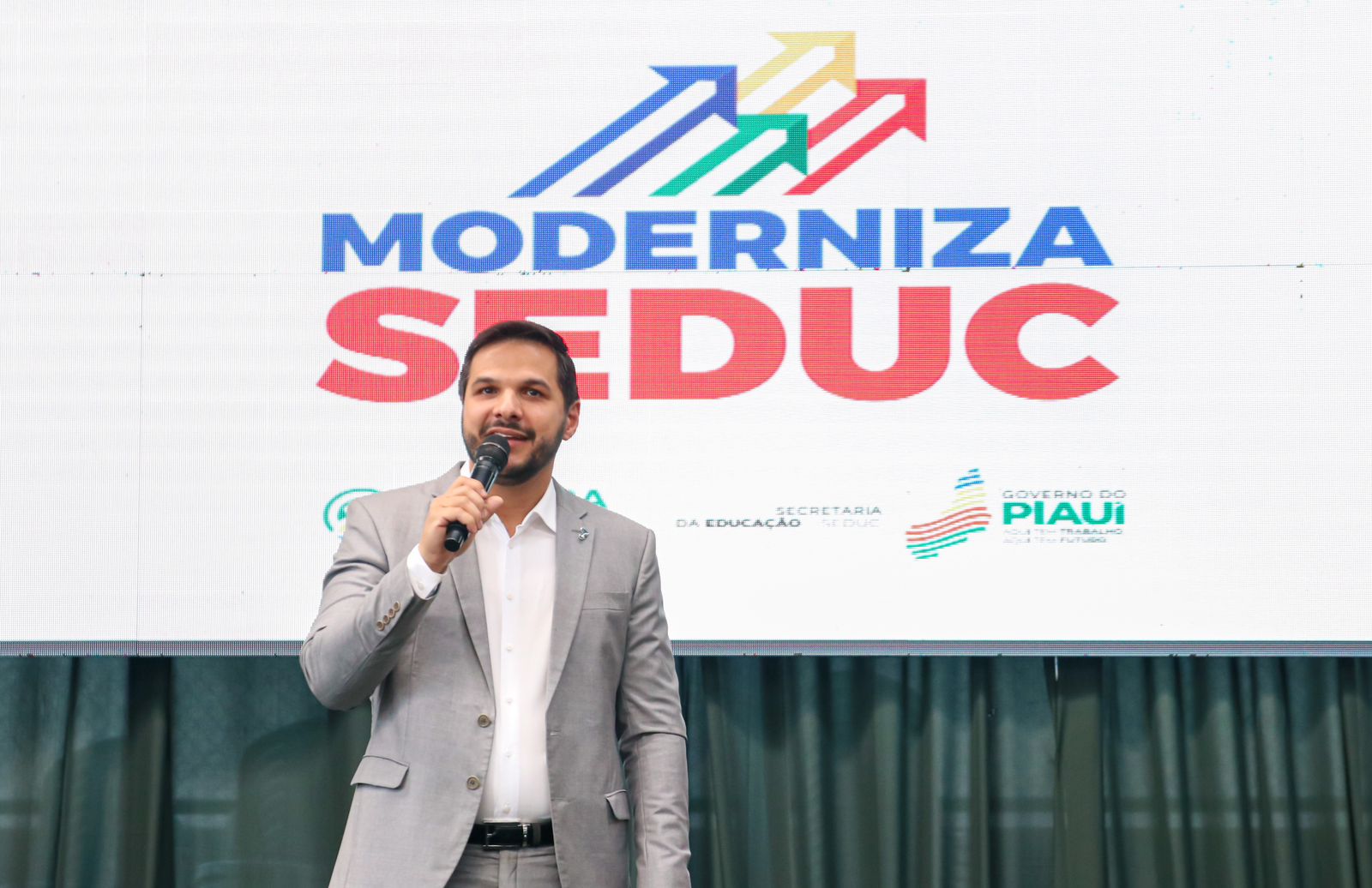 Seduc convoca mais de 40 professores para escolas estaduais de oito municípios
