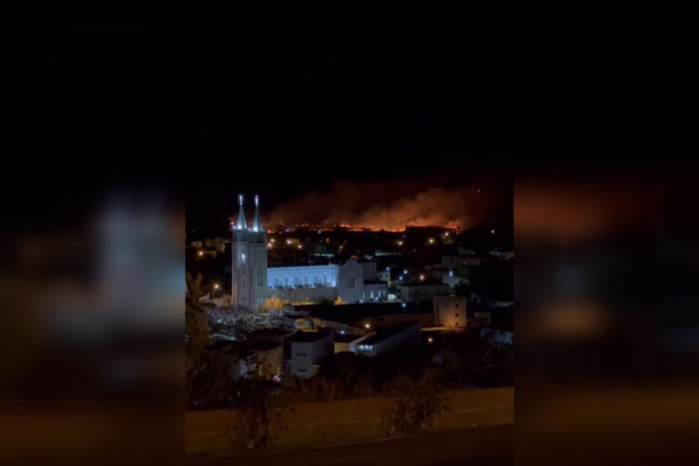 Incêndio na vegetação em bairros de Picos gera reações nas redes sociais