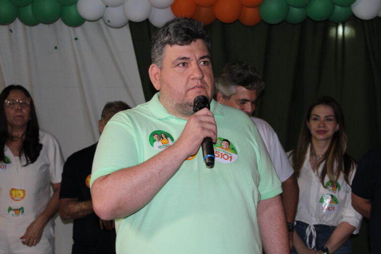 Reeleito, Hugo Victor se coloca à disposição para presidir a Câmara