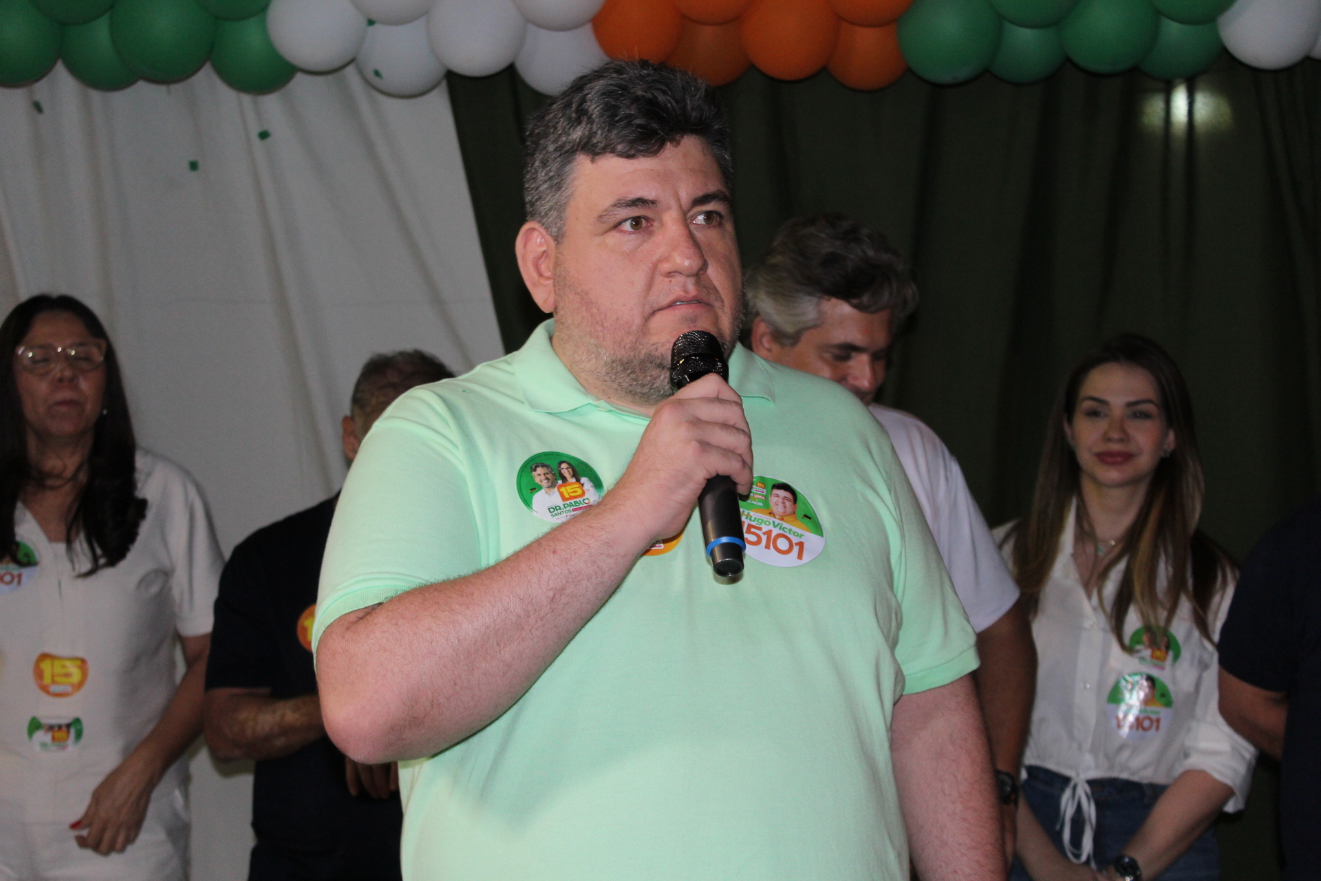 Reeleito, Hugo Victor se coloca à disposição para presidir a Câmara