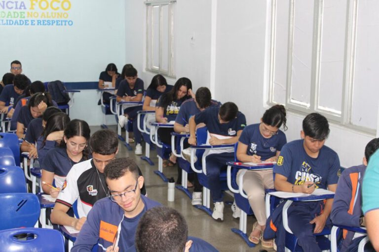 Alunos do Colégio Machado de Assis participaram da segunda etapa do 6° Simulado Nacional SAS ENEM no domingo (20)