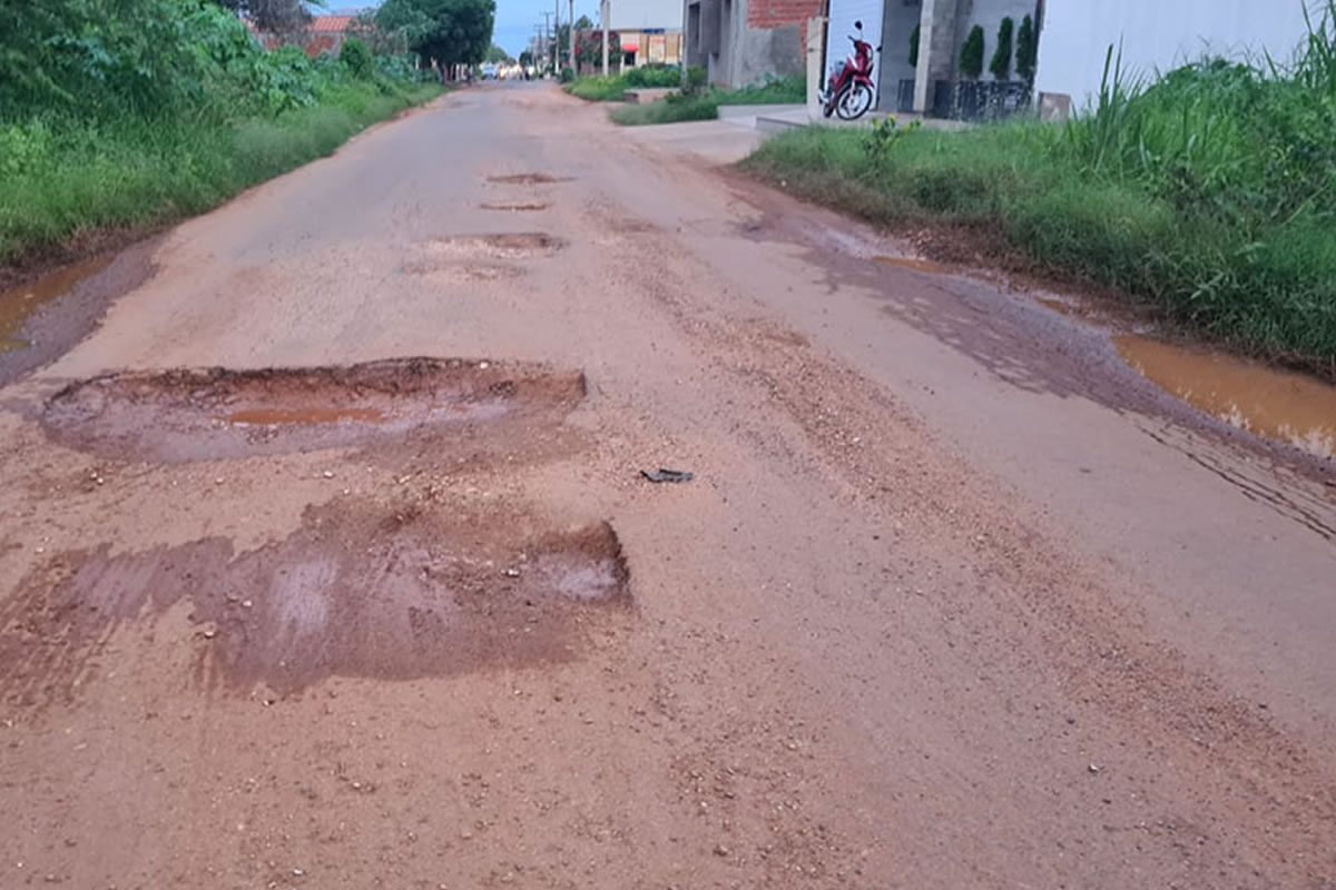 Homem tem motocicleta roubada por dupla armada em Picos