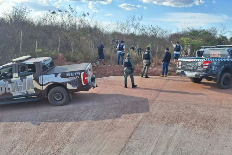 Suspeito de roubo e furto de veículos morre em confronto com a polícia na região de Picos; comparsa é preso