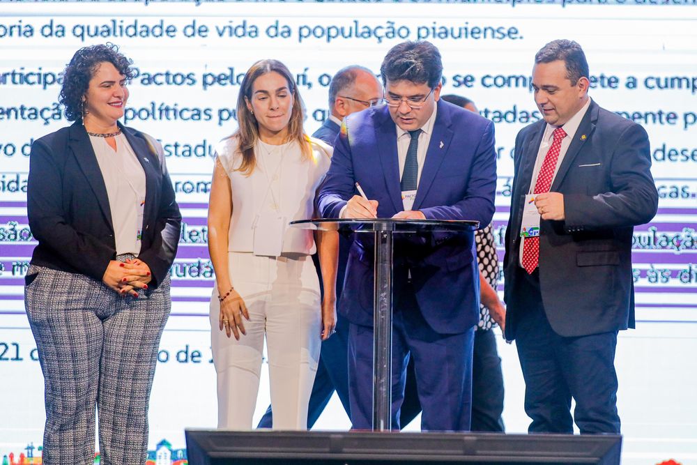 Rafael Fonteles assina Pactos pelo Piauí com mais de 200 municípios para fortalecimento de políticas públicas
