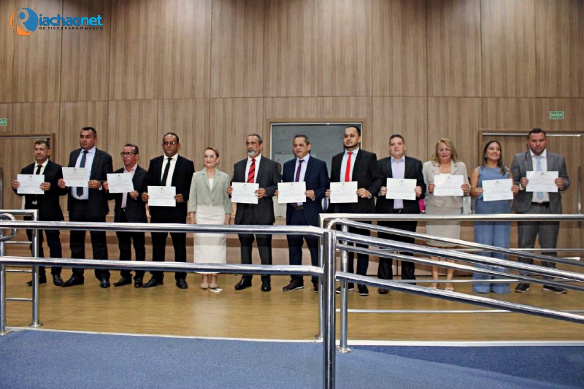 Prefeito eleito de Santo Antônio de Lisboa, Erivaldo Lopes, vice Giovan Sousa e vereadores são diplomados pela Justiça Eleitoral; veja fotos