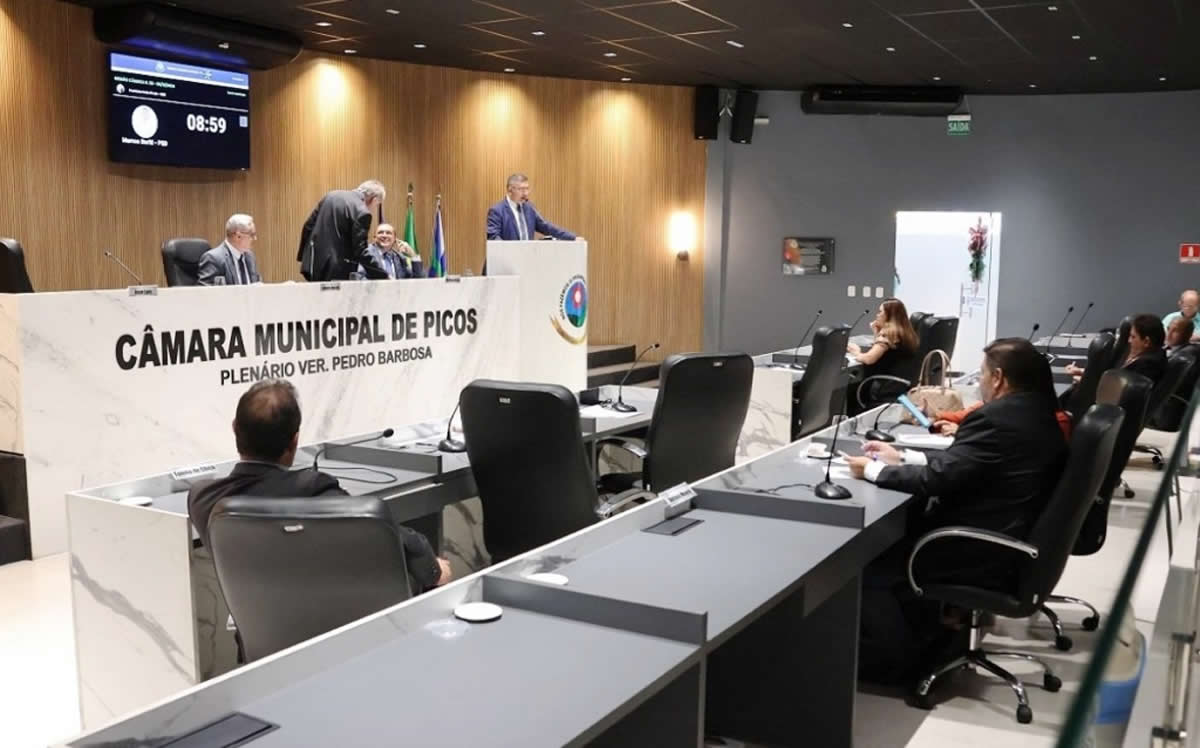 Câmara Municipal de Picos adia votação da proposta orçamentária para 2025 e prioriza homenagens