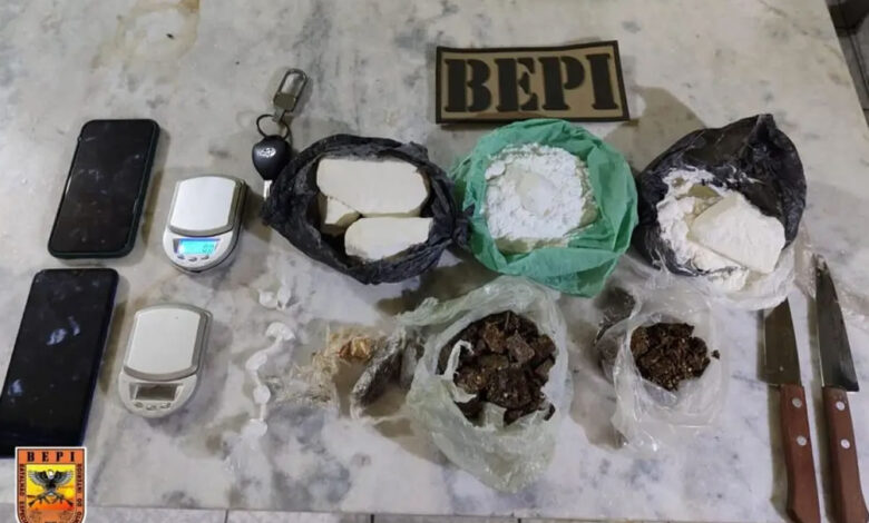 Drogas encontradas dentro do veículo - Foto: PMPI