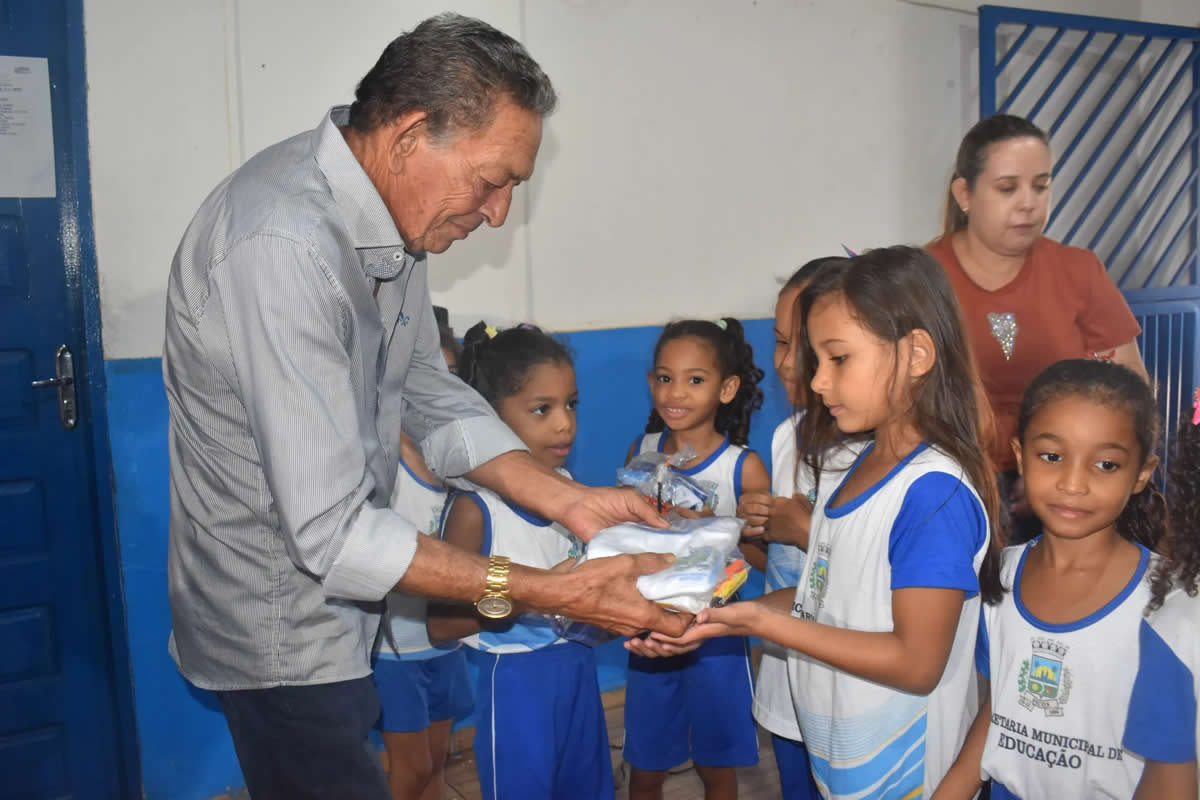 Prefeito Gil Paraibano envia projeto de abono-FUNDEB; Câmara de Picos realiza votação extraordinária nesta segunda-feira